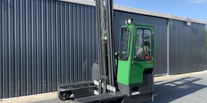 The Role of Side Loader Forklifts in Improving Warehouse Productivity