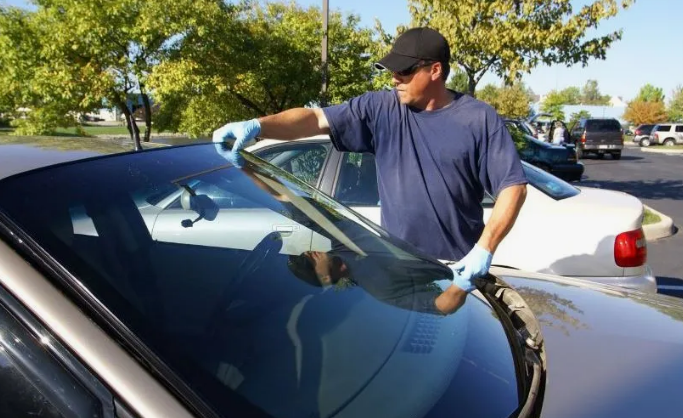 Mobile auto glass repair